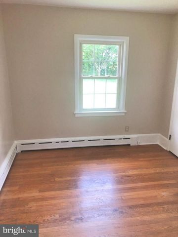 2060 BRIDGE RD, Schwenksville, PA 19473