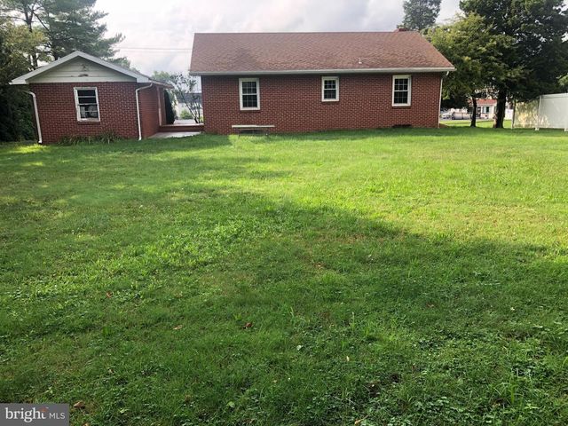 2060 BRIDGE RD, Schwenksville, PA 19473
