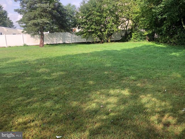 2060 BRIDGE RD, Schwenksville, PA 19473