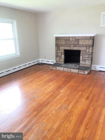 2060 BRIDGE RD, Schwenksville, PA 19473