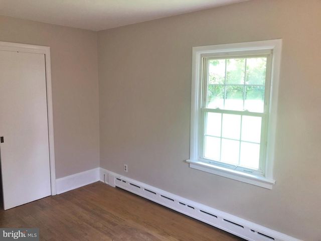 2060 BRIDGE RD, Schwenksville, PA 19473