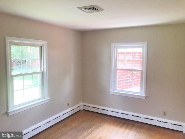 2060 BRIDGE RD, Schwenksville, PA 19473