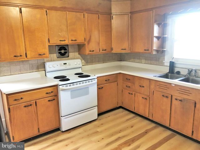 2060 BRIDGE RD, Schwenksville, PA 19473