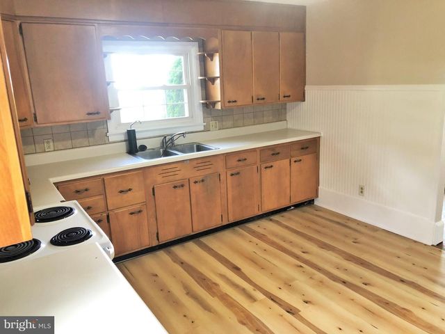 2060 BRIDGE RD, Schwenksville, PA 19473