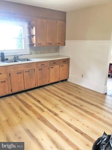 2060 BRIDGE RD, Schwenksville, PA 19473