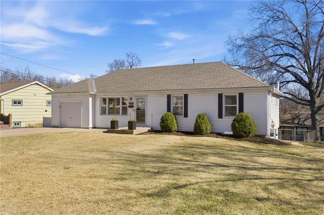 9237 Hemlock Street, Overland Park, KS 66212