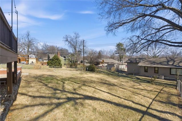 9237 Hemlock Street, Overland Park, KS 66212