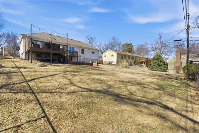 9237 Hemlock Street, Overland Park, KS 66212