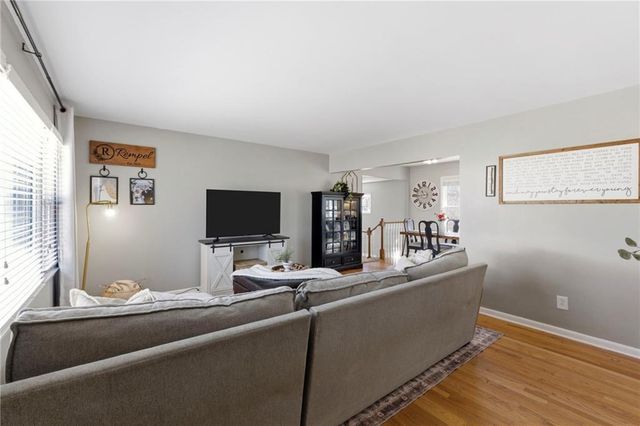 9237 Hemlock Street, Overland Park, KS 66212