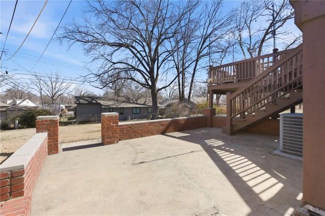 9237 Hemlock Street, Overland Park, KS 66212