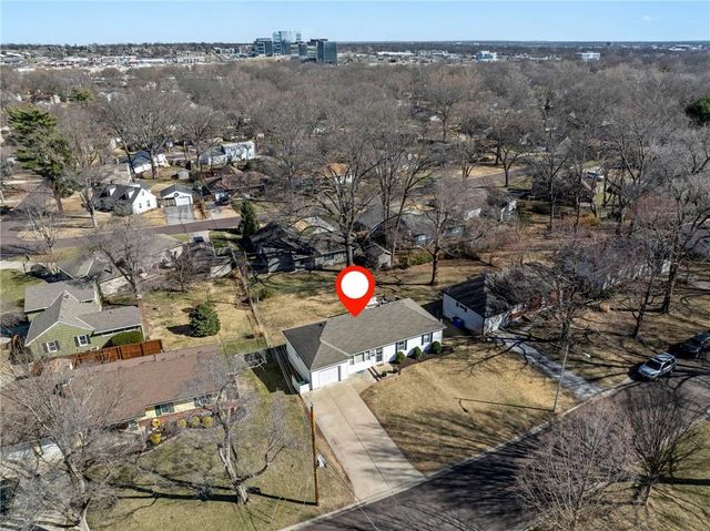 9237 Hemlock Street, Overland Park, KS 66212