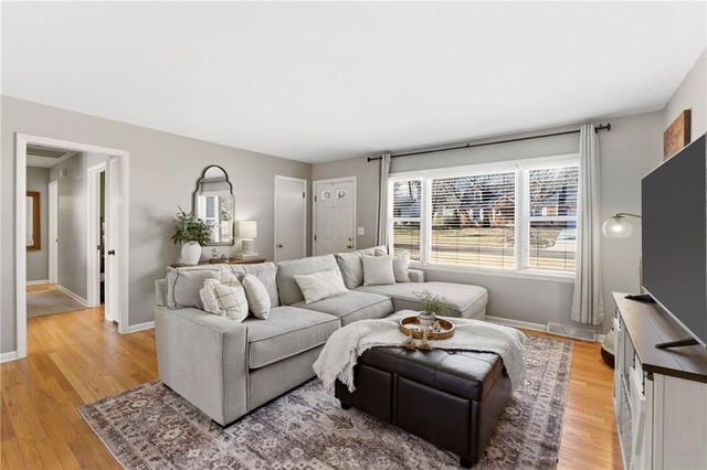 9237 Hemlock Street, Overland Park, KS 66212