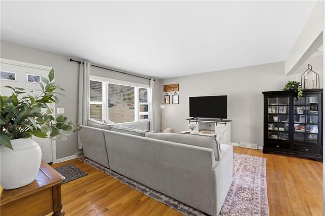 9237 Hemlock Street, Overland Park, KS 66212