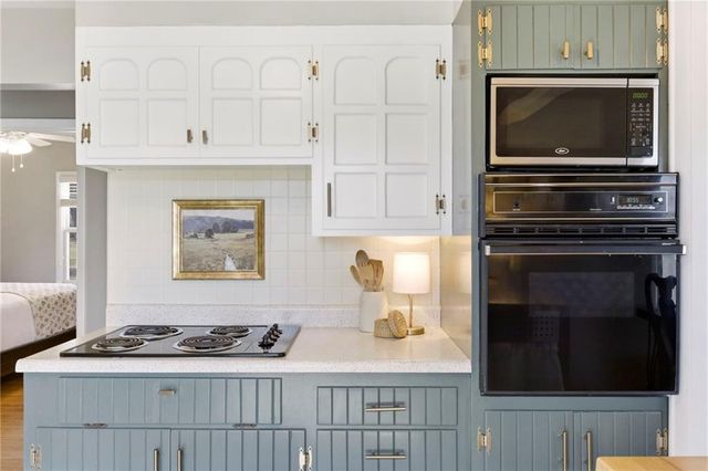 9237 Hemlock Street, Overland Park, KS 66212