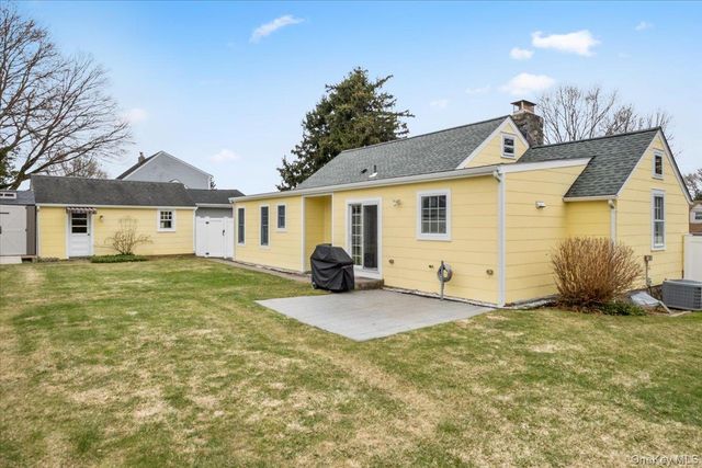 6 Crest Drive N, Yorktown Heights, NY 10598