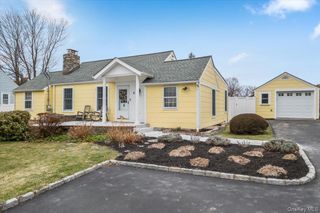 6 Crest Drive N, Yorktown Heights, NY 10598