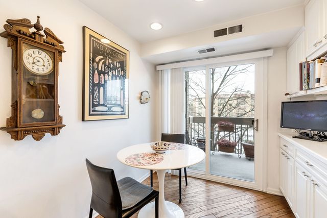 1220 Rudolph Road 3H, Northbrook, IL 60062