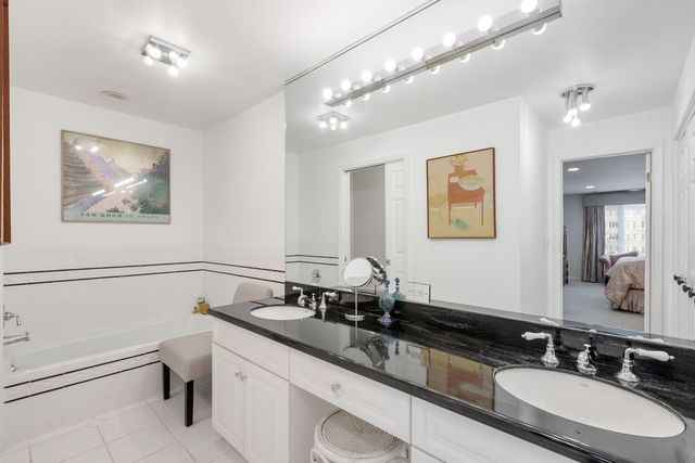 1220 Rudolph Road 3H, Northbrook, IL 60062