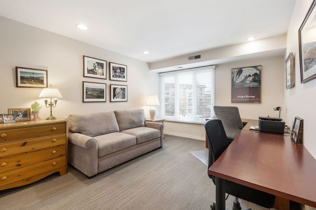 1220 Rudolph Road 3H, Northbrook, IL 60062