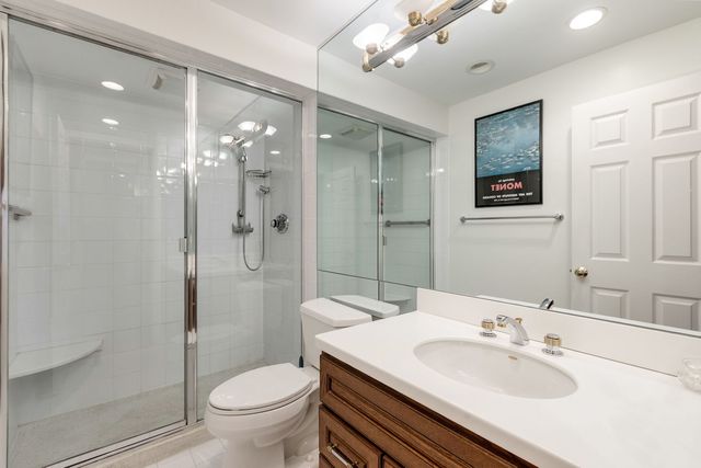 1220 Rudolph Road 3H, Northbrook, IL 60062