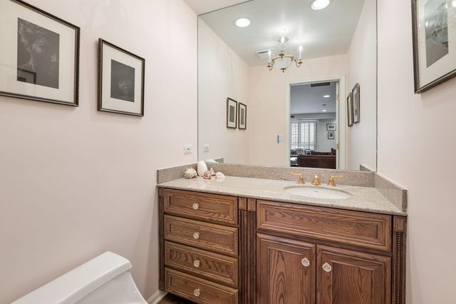 1220 Rudolph Road 3H, Northbrook, IL 60062