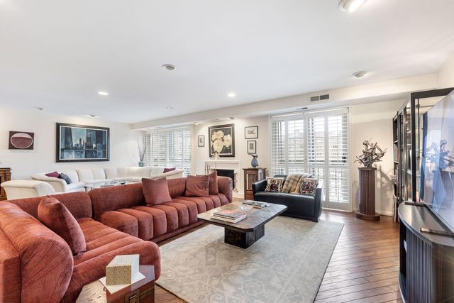 1220 Rudolph Road 3H, Northbrook, IL 60062