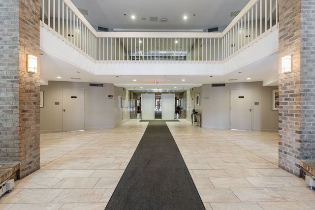 1220 Rudolph Road 3H, Northbrook, IL 60062