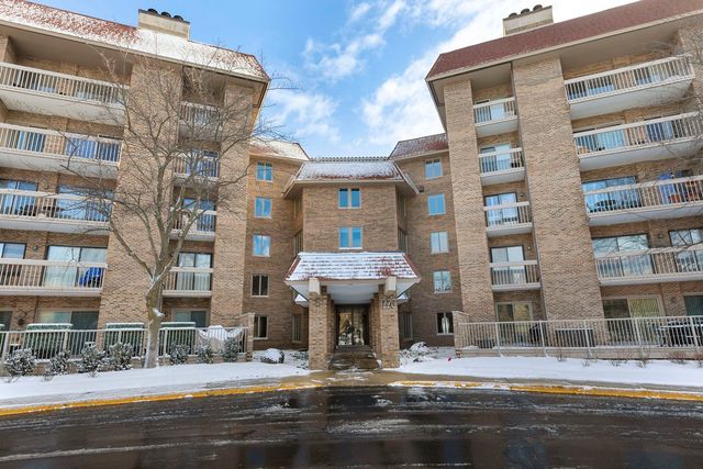 1220 Rudolph Road 3H, Northbrook, IL 60062