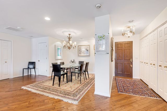 1220 Rudolph Road 3H, Northbrook, IL 60062