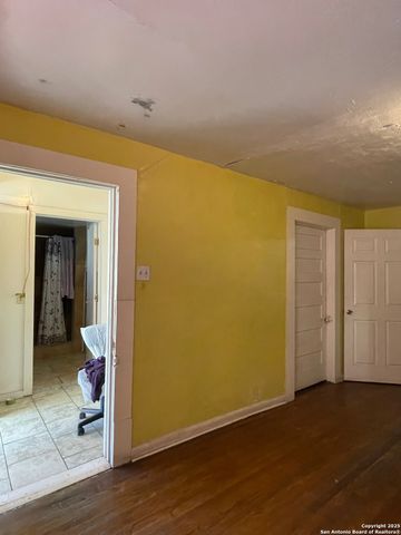 1002 Menchaca, San Antonio, TX 78207