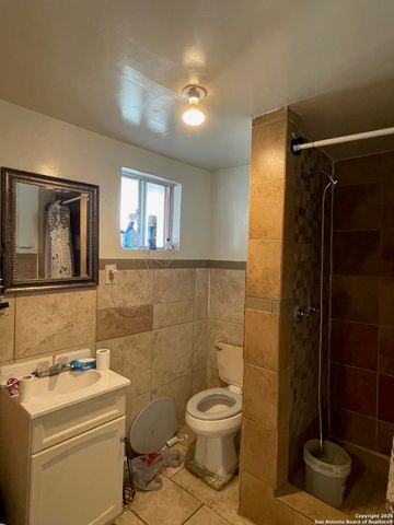 1002 Menchaca, San Antonio, TX 78207