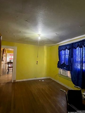 1002 Menchaca, San Antonio, TX 78207