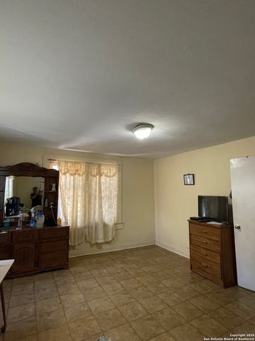 1002 Menchaca, San Antonio, TX 78207