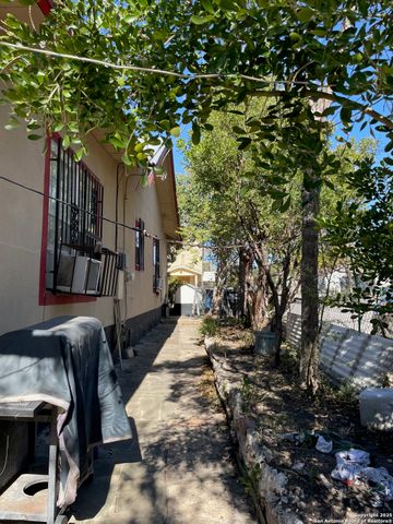 1002 Menchaca, San Antonio, TX 78207