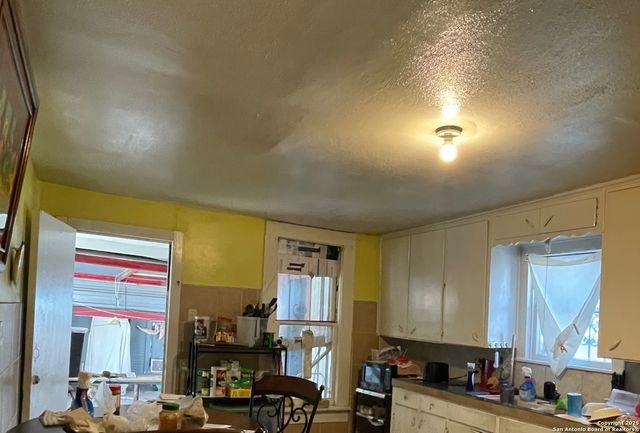 1002 Menchaca, San Antonio, TX 78207