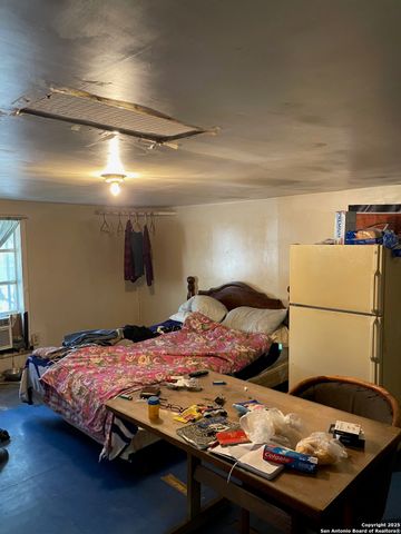 1002 Menchaca, San Antonio, TX 78207