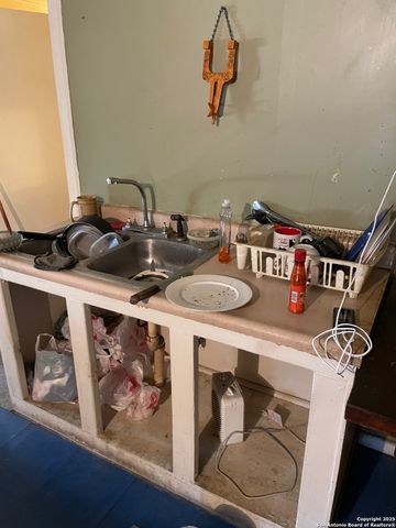 1002 Menchaca, San Antonio, TX 78207