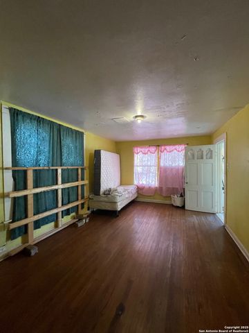 1002 Menchaca, San Antonio, TX 78207