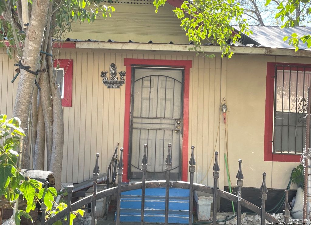 1002 Menchaca, San Antonio, TX 78207