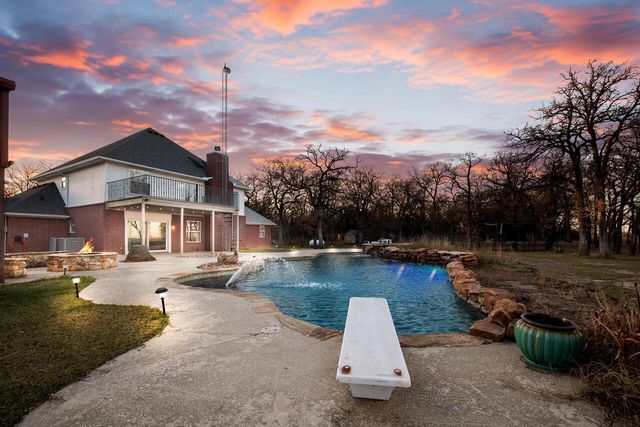 102 County Road 424A, Lorena, TX 76655