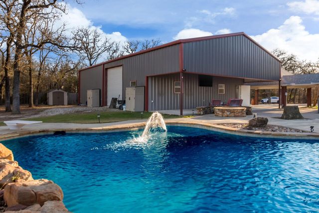 102 County Road 424A, Lorena, TX 76655