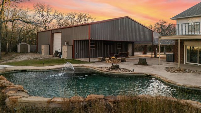 102 County Road 424A, Lorena, TX 76655