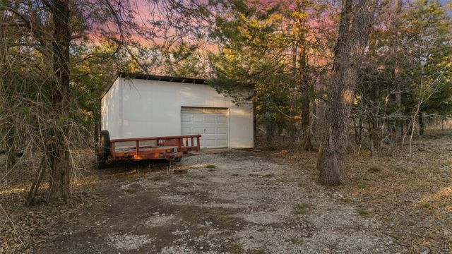 102 County Road 424A, Lorena, TX 76655