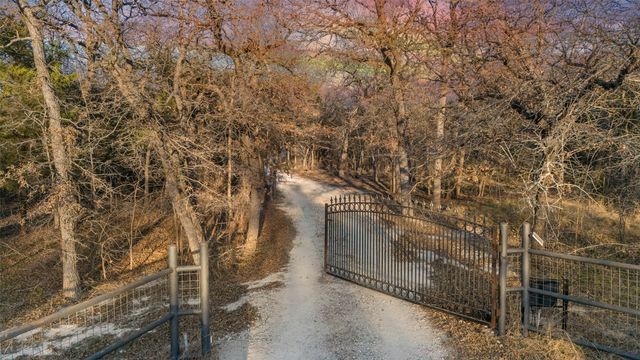 102 County Road 424A, Lorena, TX 76655