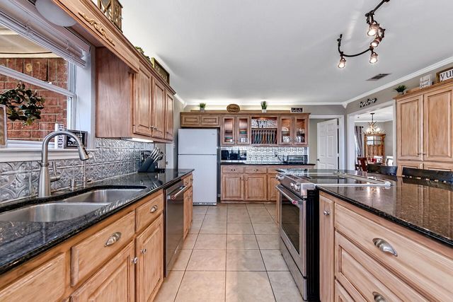 102 County Road 424A, Lorena, TX 76655