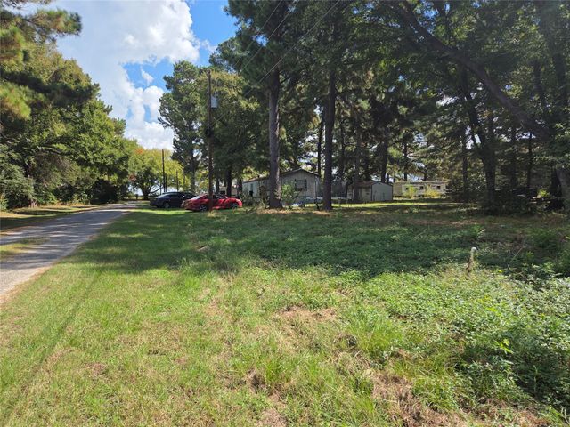 180 Cedar Drive, Streetman, TX 75859