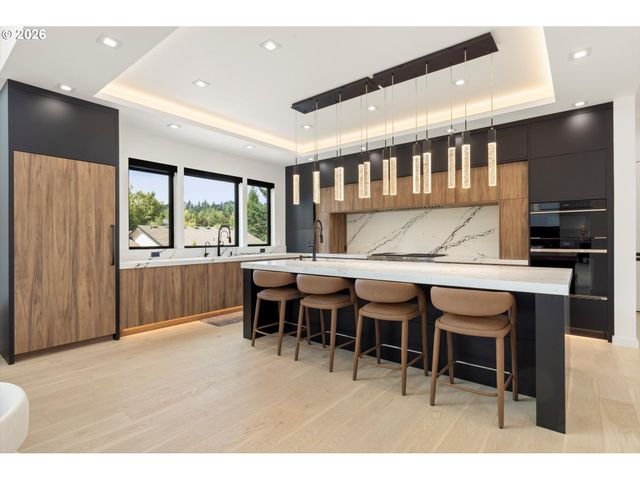 13041 THOMA Rd, Lake Oswego, OR 97034