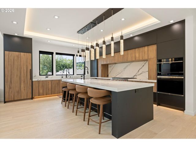 13041 THOMA Rd, Lake Oswego, OR 97034