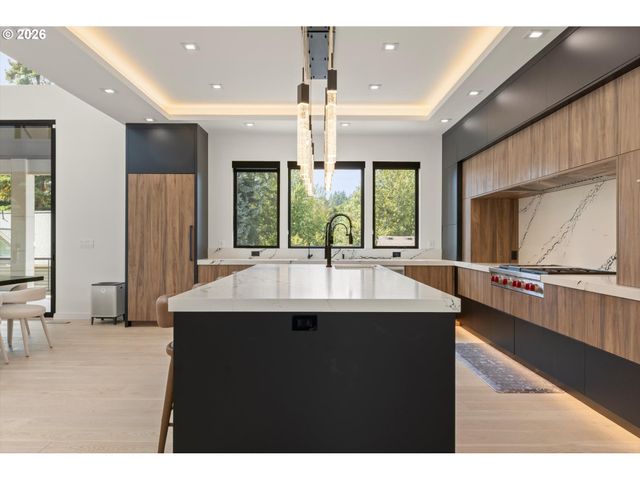 13041 THOMA Rd, Lake Oswego, OR 97034