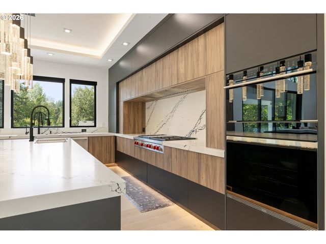 13041 THOMA Rd, Lake Oswego, OR 97034